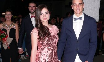 Maturanti bjelopoljske Gimnazije poslali poruku mira (FOTO)