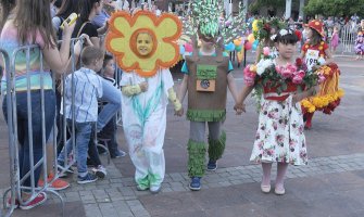 Šarena povorka: Više od 350 maski šetalo Podgoricom