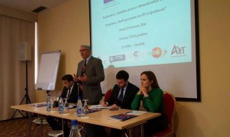 Škola prava Evropske unije završena, polaznicima uručene diplome (Foto)