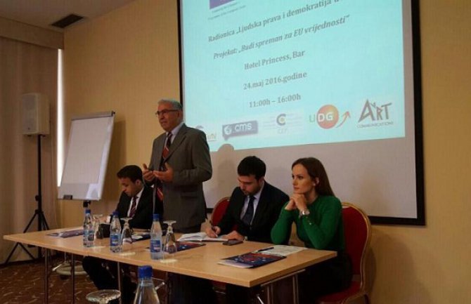 Škola prava Evropske unije završena, polaznicima uručene diplome (Foto)