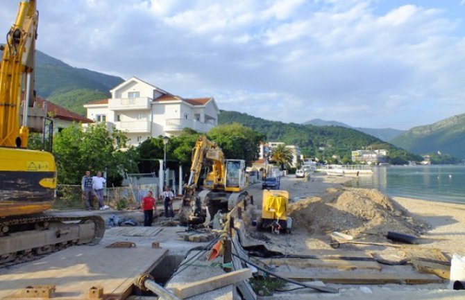 Zbog radova na kolektoru turisti se vraćaju kući!