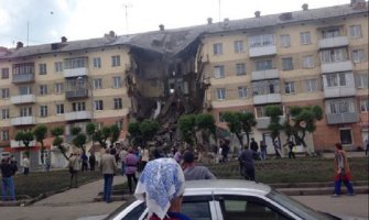 Srušila se petospratnica u Sibiru, jedna osoba poginula (Video)