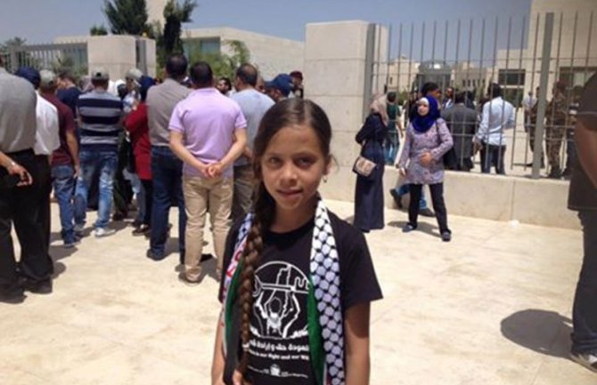 Najmlađa novinarka na svijetu: Ima 10 godina i izvještava iz ratne zone(VIDEO)