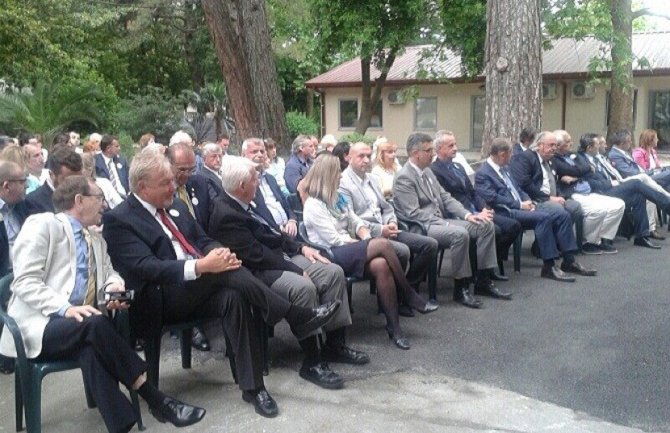 Kotorska bolnica dobila najsavremeniju medicinsku opremu za porodilište i dječje odjeljenje