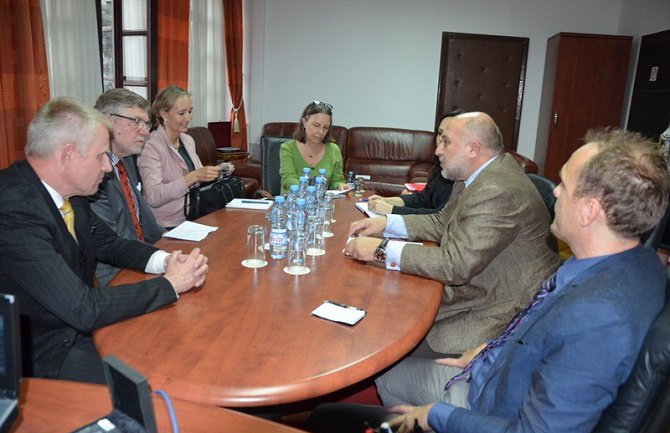  Za Crnu Goru, kao malu zemlju članstvo u NATO od velikog značaja