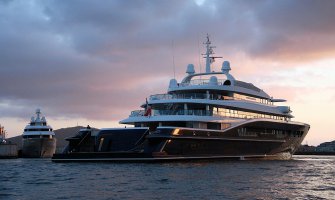 Super jahta Carinthia VII uplovila u Bar