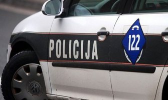 Bomba ispod automobila bivšeg policajca, oštećeno 11 vozila