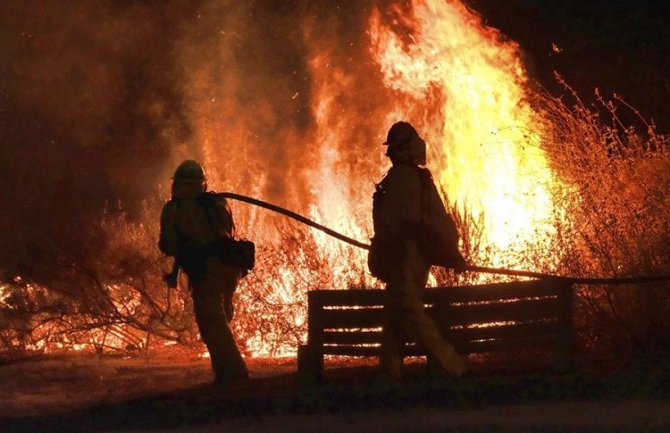 Požar u Los Anđelesu, evakuisano 5.000 ljudi