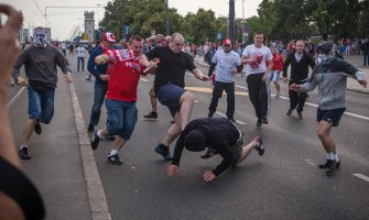 Navijački neredi u Francuskoj (VIDEO)