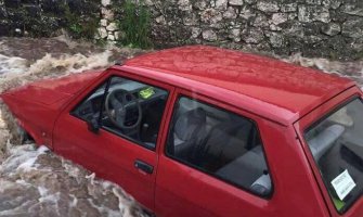 Nevrijeme izazvalo brojne probleme u Kotoru, ugroženo i stanovništvo (FOTO)