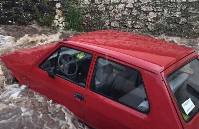 Nevrijeme izazvalo brojne probleme u Kotoru, ugroženo i stanovništvo (FOTO)