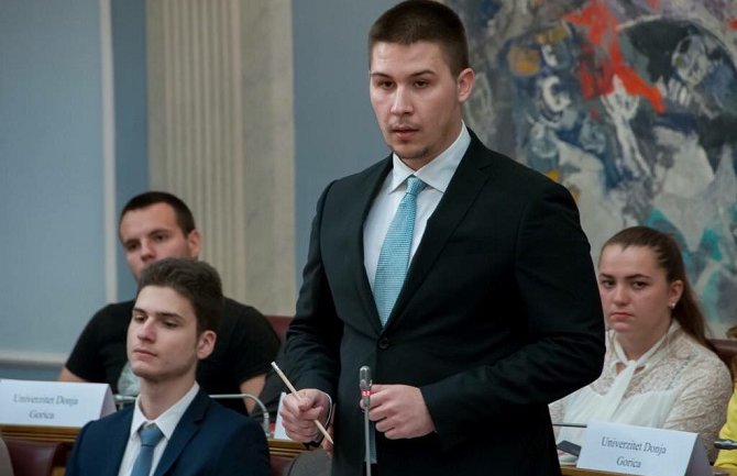 Studenti za slobodu: Omadinsku politiku osloboditi pritiska Vlade