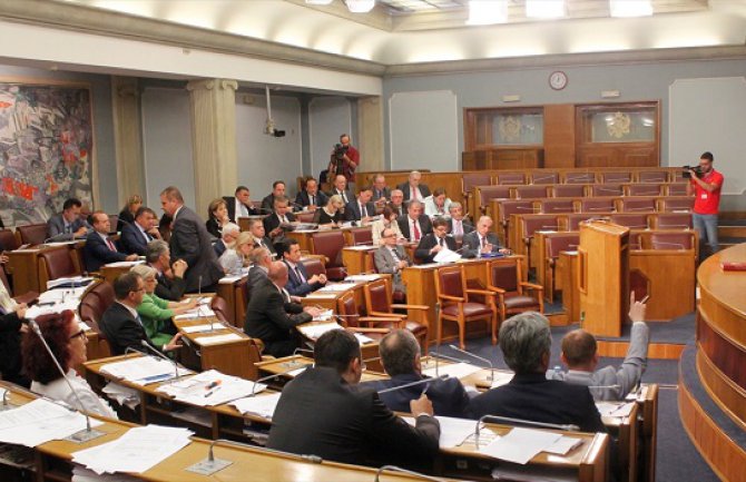 Radunović ima dva stana i kuću, Danilović ni stan