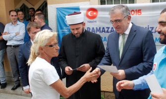  Ambasada Turske i IZ poklonili 400 vaučera za kupovinu povodom ramazana