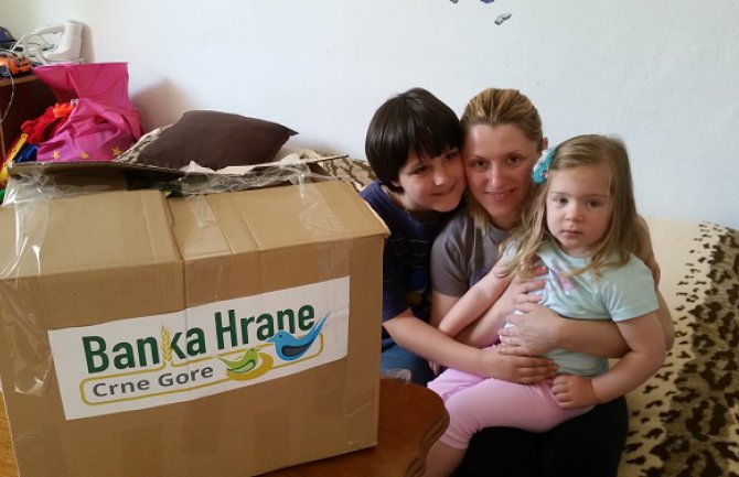 Pomozimo samohranoj majci: Gordani treba posao da prehrani djecu