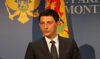 Predsjednik Parlamenta Jonici dostavio skupštinski materijal na ćirilici