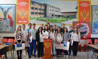 Bijelo Polje: Diplome “Luča” uručene najboljim gimnazijalcima