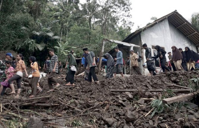 Indonezijia: U klizištima i odronima  poginule 43 osobe