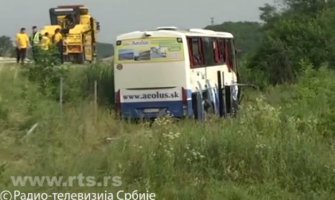 Tragedija kod Aleksinca: Prevrnuo se autobus, petoro mrtvih, preko 20 povrijeđenih