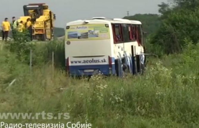 Tragedija kod Aleksinca: Prevrnuo se autobus, petoro mrtvih, preko 20 povrijeđenih