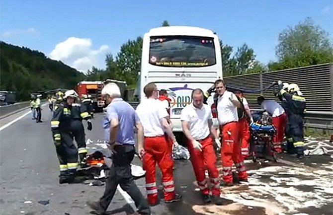 U autobuskoj nesreći 40 povrijeđenih