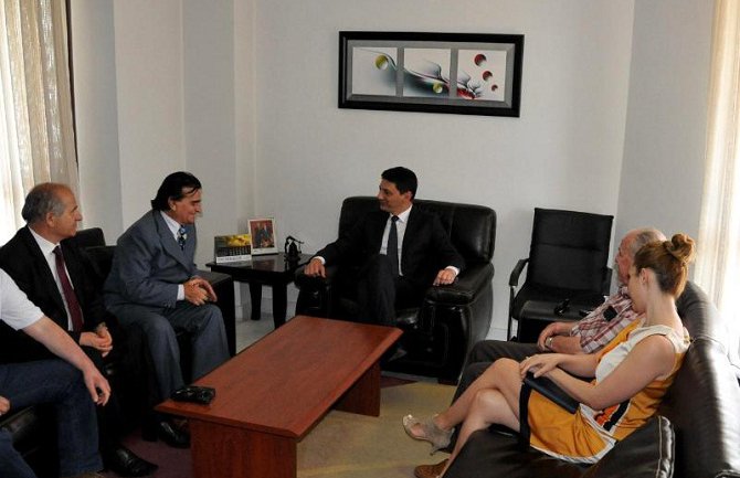 Pajović se u Tirani sastao sa predstavnicima udruženja crnogorske dijaspore