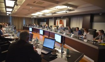 Vlada: Asistente u nastavi angažovati za cijelu godinu