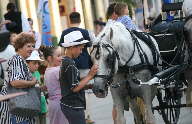 Novi Sad domaćin najvećeg regionalnog festivala tamburice (FOTO)