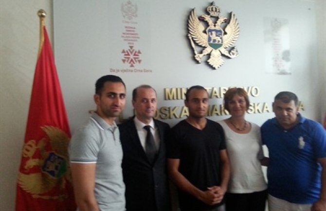 Mustafa Krasnići prvi dobitnik diplome Luča iz romske zajednice