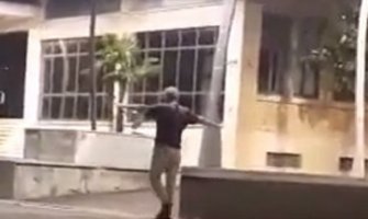 Ludi ljetni ples u centru Podgorice, oduševio prolaznike (VIDEO)