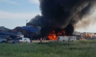  Veliki požar u Teksasu zbog sudara teretnih vozova