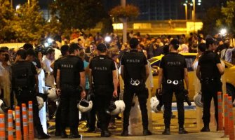 Policajac prišao teroristi sekund prije detonacije (VIDEO)