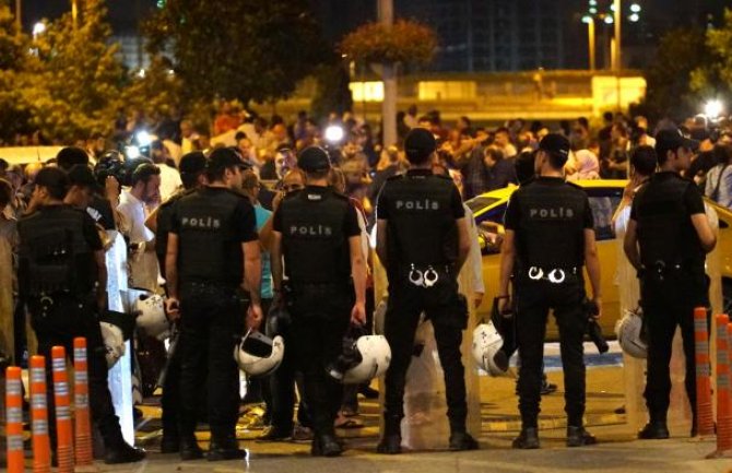 Policajac prišao teroristi sekund prije detonacije (VIDEO)