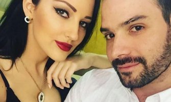 Zaljubljeni kao nikada prije: Aleksandra i Filip uživaju na moru (FOTO)