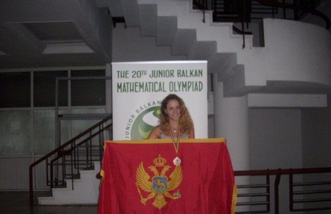 Nina Mitrović iz Budve osvojila bronzu na matematičkoj olimpijadi