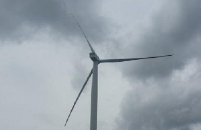 Na Krnovu montirane tri vjetrenjače 