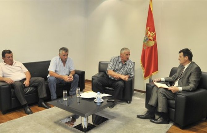 Vujović će preduzeti potrebne korake za rješavanje problema penzionera KAP-a