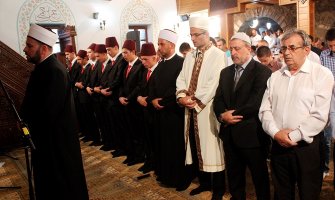 Bajram-namaz klanjan u više od 130 džamija u Crnoj Gori (FOTO)