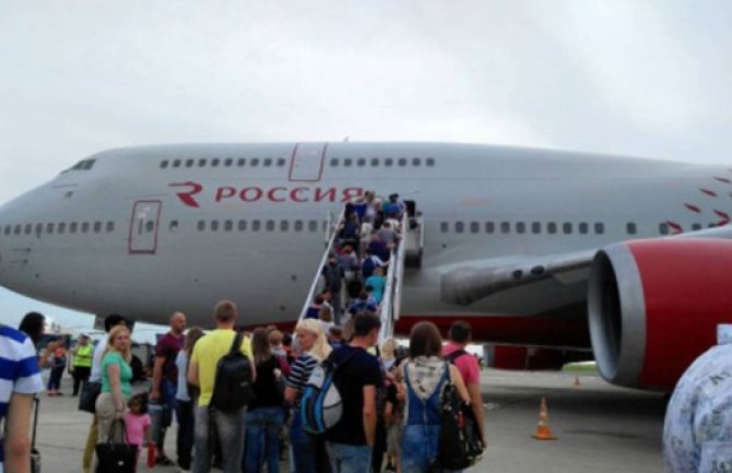 Žena naprasno odlučila da se razvede pa 500 putnika čekalo 7 sati!