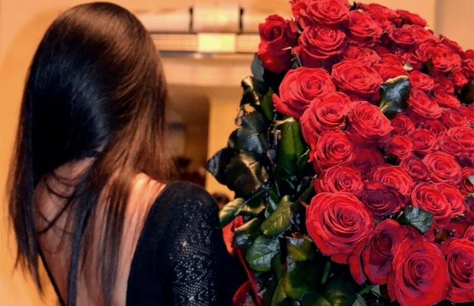 Skriveno značenje cvijeća: Šta znači ako vam neko pokloni žutu, a neko crvenu ružu?