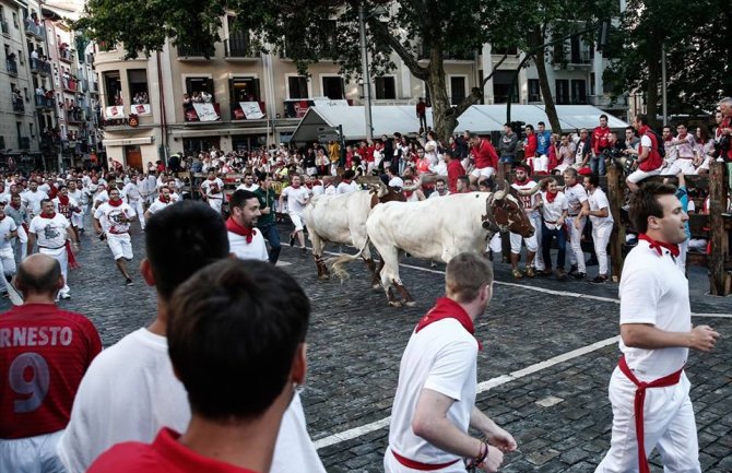 Španija: Povrijeđeno četvoro ljudi u prvoj trci sa bikovima (FOTO)