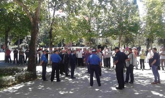 Tri mjeseca Kapovaca pred Skupštinom (FOTO)