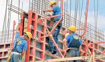Talas visokih temperatura: Radnicima na otvorenom kao na roštilju