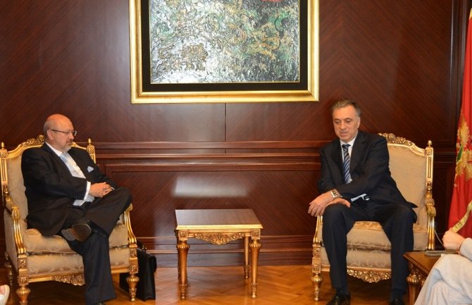 OEBS spreman da prati izbore