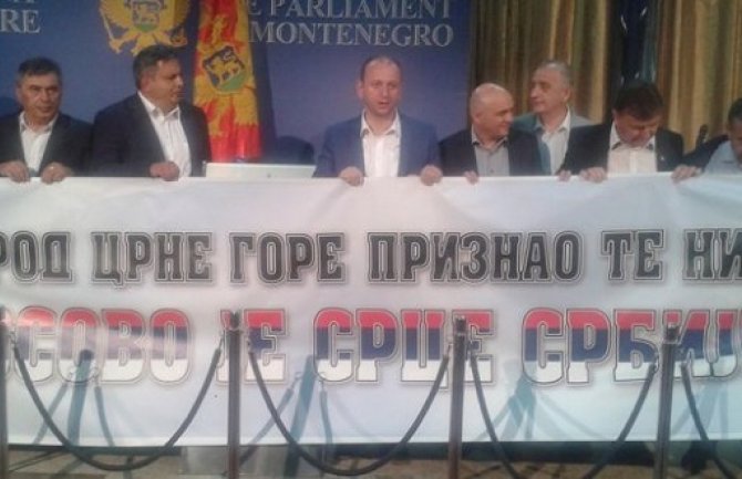 Poslanici DNP-a i Nove u Skupštini: Kosovo je srce Srbije