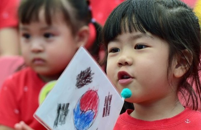 Južna Koreja: Sve više očeva odlazi na porodiljsko