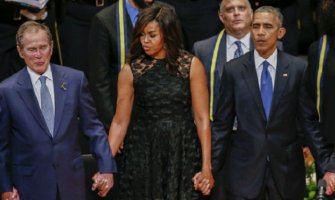  Buš zaplesao tokom odavanja počasti ubijenim policajcima (Video)