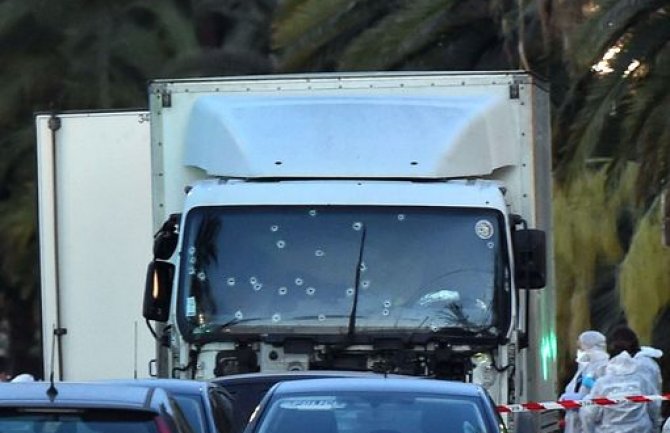 Otkriven identitet napadača iz Nice: Iznajmio kamion prije par dana, traže se pomagači