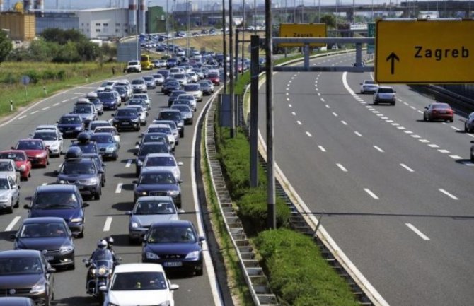 Hrvatska: Požari i bura zarobili turiste, kolone duge deset kilometara