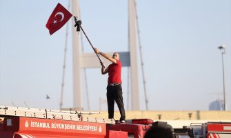  Erdogan pozvao građane da ostanu na ulicama, moguć novi udar